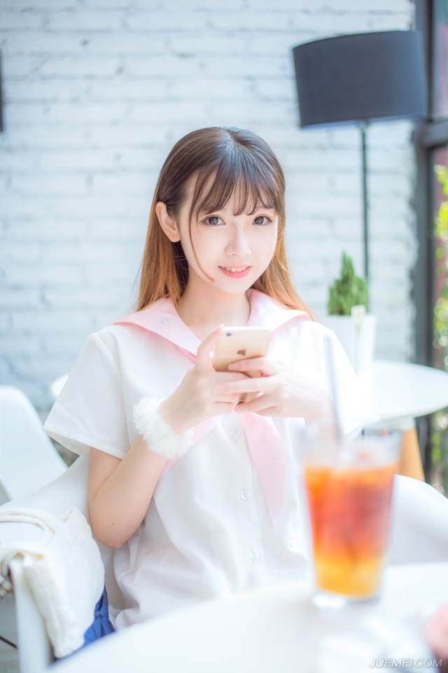 “谁敢放肆！”张任拔剑怒喝一声，扭头看向众人。
